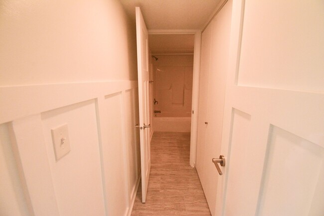 Building Photo - Luxury Lakeside Living – 3 Bed, 2.5 Bath H...