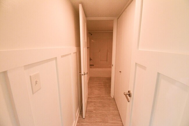 Building Photo - Luxury Lakeside Living – 3 Bed, 2.5 Bath Home with Stunning Views