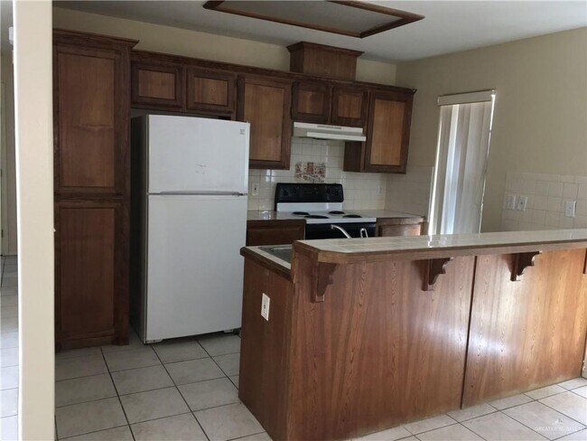 Building Photo - 9 Angus St