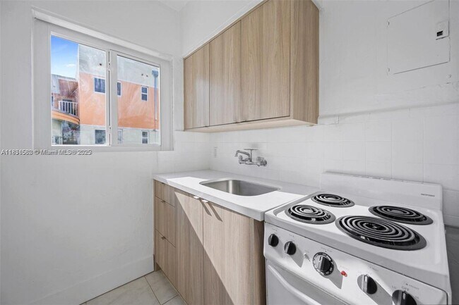 Building Photo - 550 NE 82nd Terrace