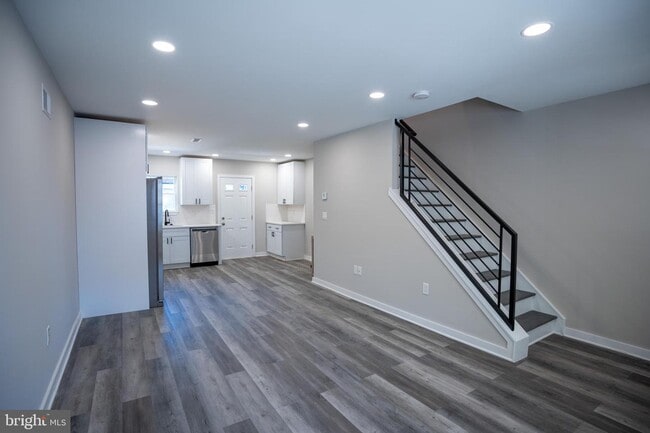 Building Photo - 2521 S Dewey St