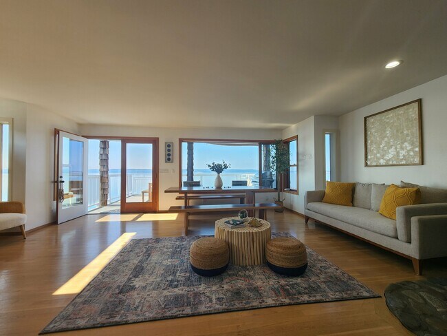 Building Photo - 19118 Soundview Dr NW