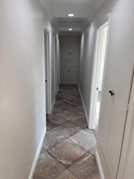 Building Photo - 8216 Glade Ave