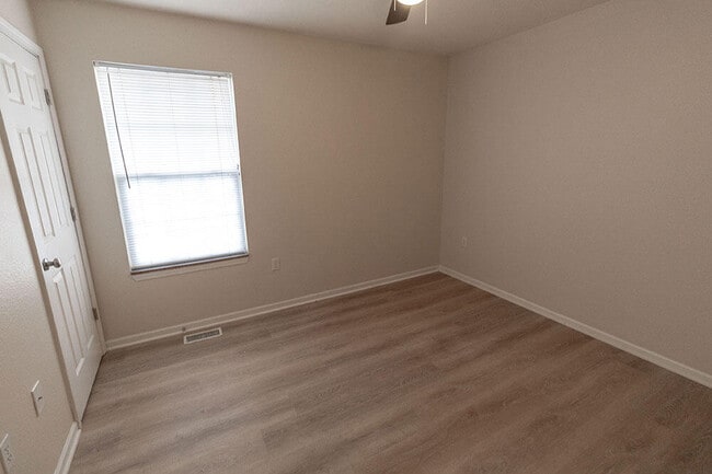 Building Photo - 1325 Godas Cir