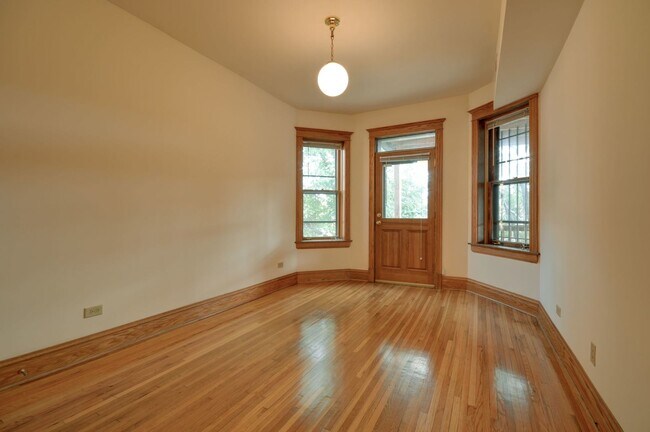 Building Photo - 849 W Grace St