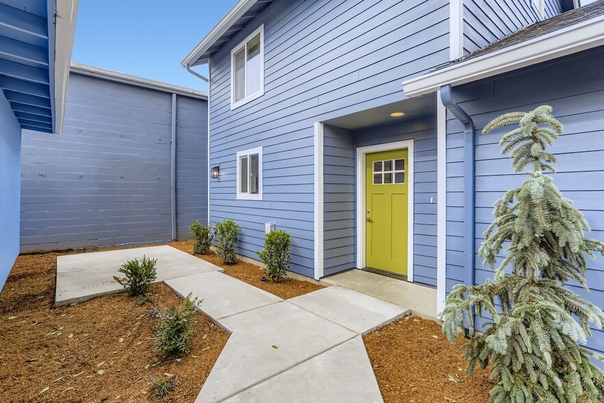 Primary Photo - 5021 SE Haig St