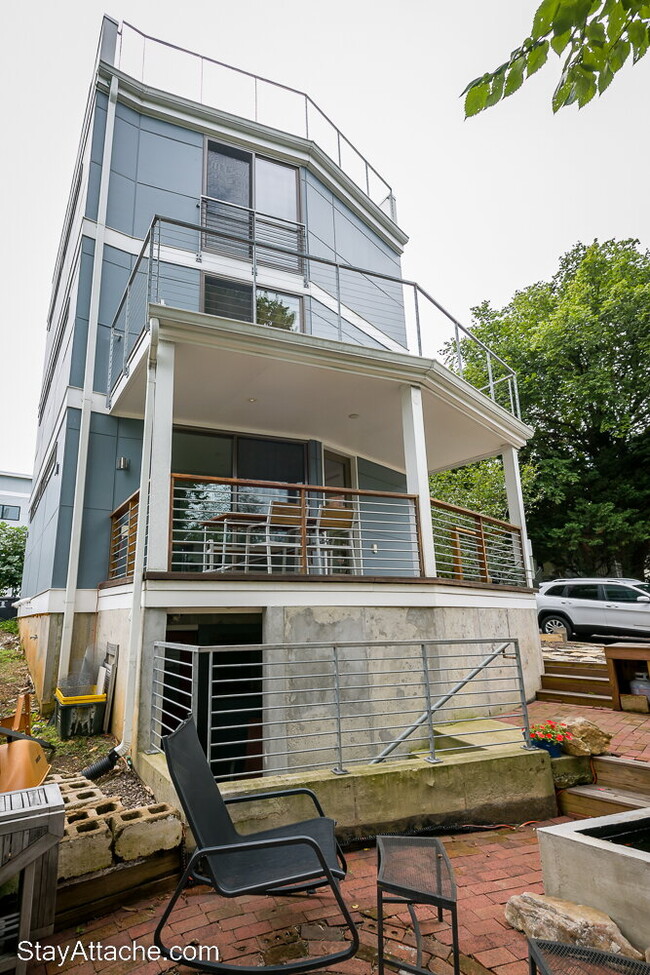 Building Photo - Fully Furnished Contemporary Residence in the Heart of Arlington