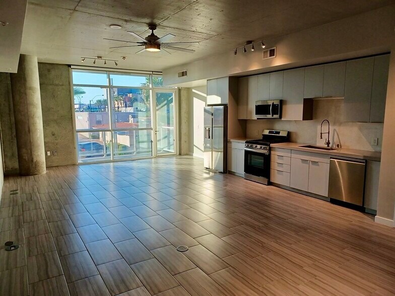 Building Photo - 353 E Bonneville Ave