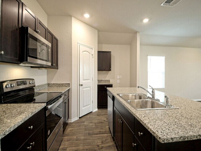 Building Photo - 4 BR/ 2BA - 1612 SF - Seguin in Arroyo Ranch!