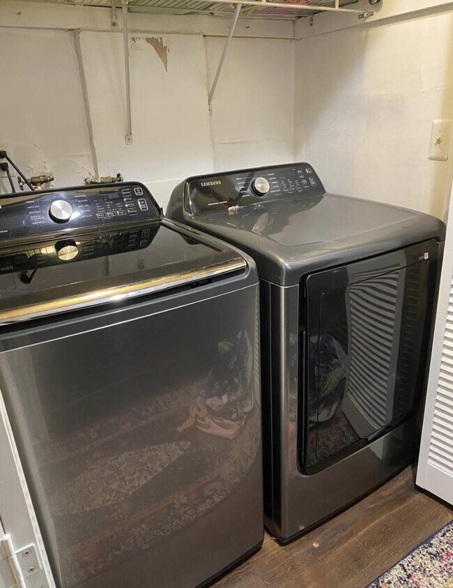 Building Photo - 166 Front St