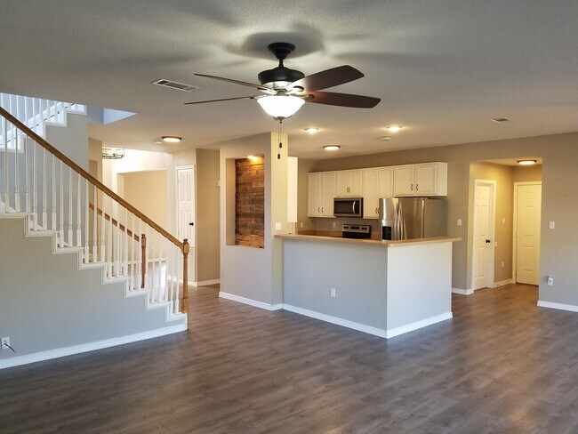 Building Photo - 852 Terrace Ct