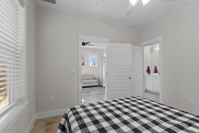 Building Photo - 1809 Chestnut Ave