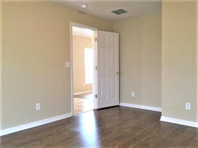 Building Photo - 107 Prairie Falcon Dr