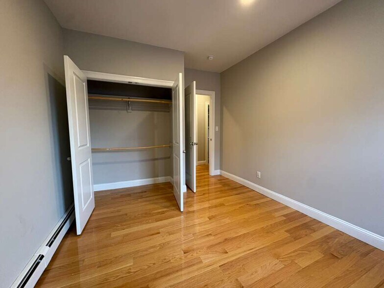 Building Photo - 604 Chapel St