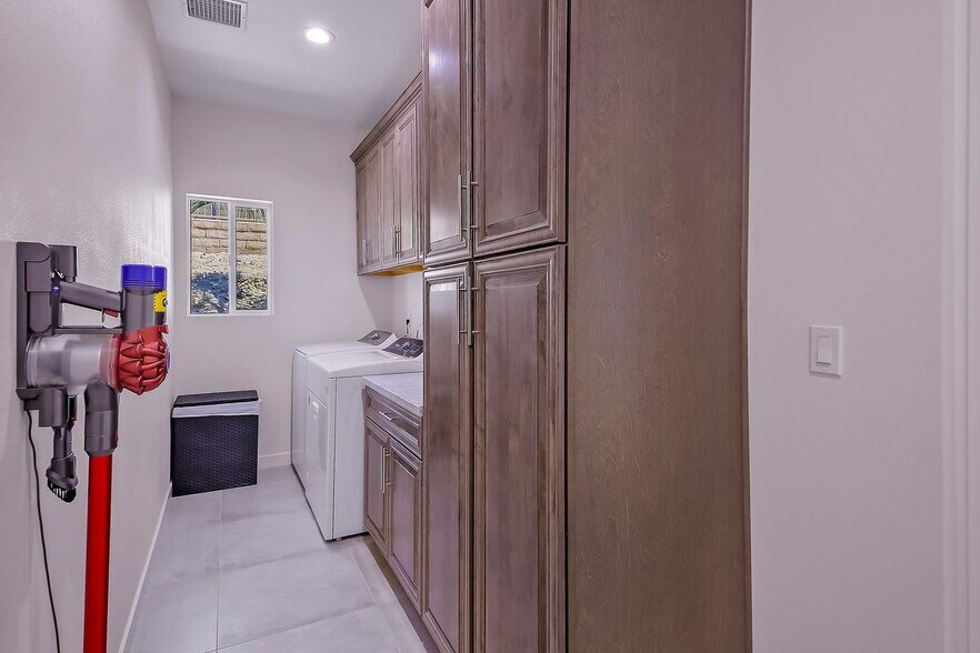 Building Photo - 9190 Puesta Del Sol