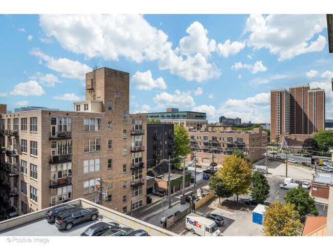 Building Photo - 6 S Laflin St