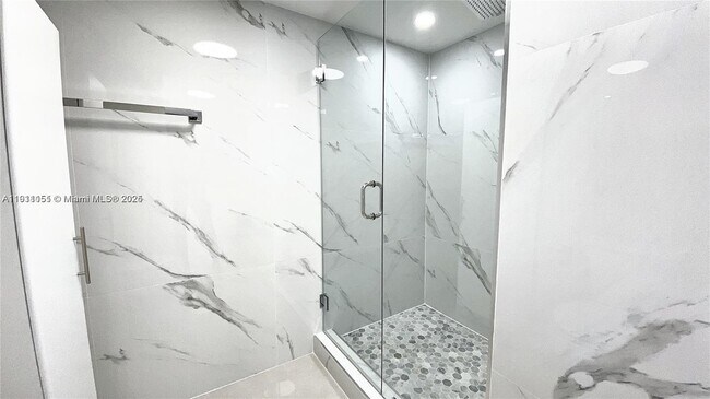 Building Photo - 1717 N Bayshore Dr