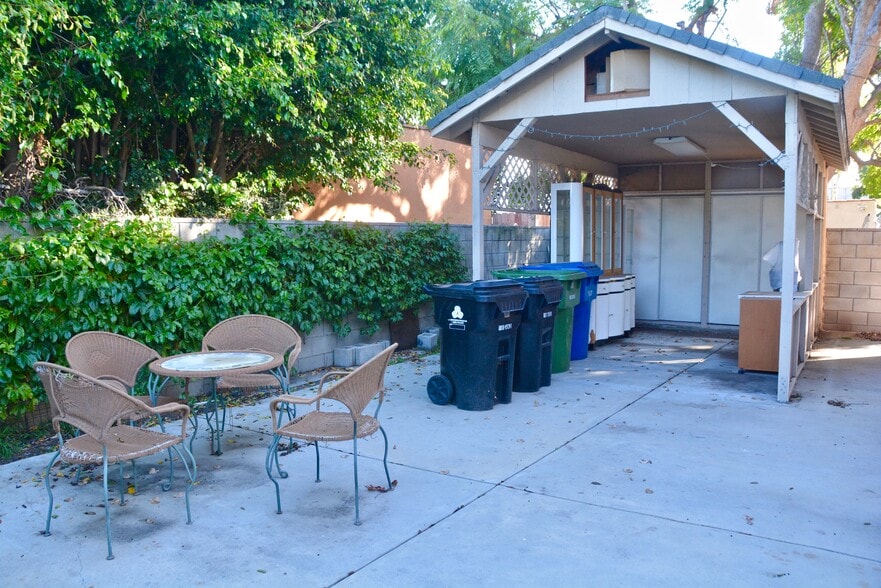 Building Photo - 548 N Windsor Blvd