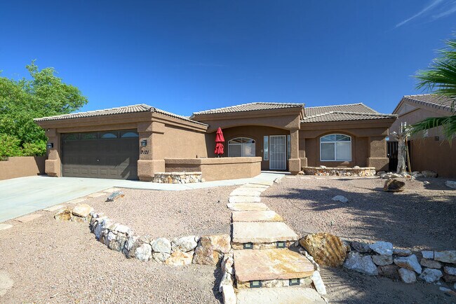 Building Photo - 2121 Desert Lakes Dr