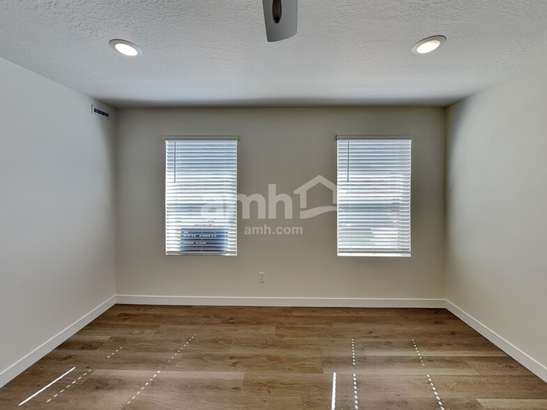 Building Photo - 8942 S John Annie Ln