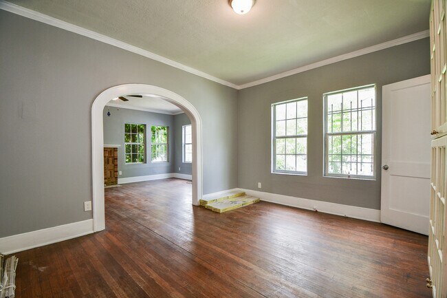 Building Photo - 3319 Holman St