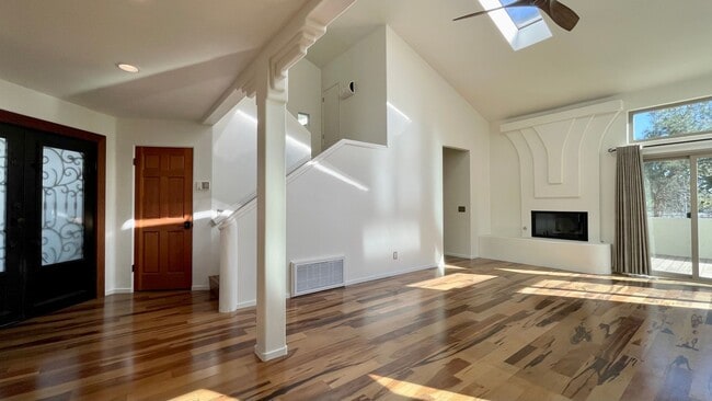 Building Photo - 591 Bluerock Dr