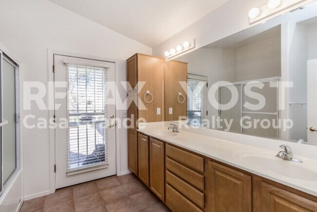 Building Photo - Greenbelt-Backed Home with Bright, Spacious Interiors!