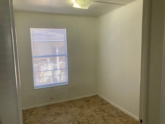 Building Photo - 3 bedroom 1 bath