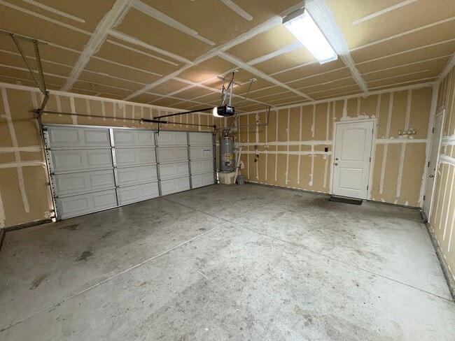 Building Photo - Beautiful home in a gated community Rent Ready!