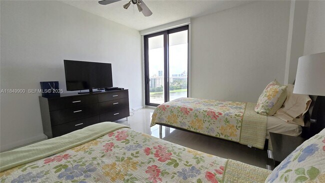 Building Photo - 3731 N Country Club Dr