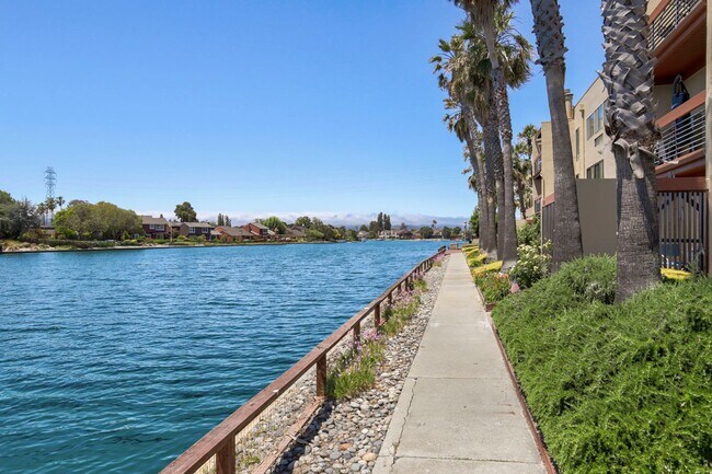 Building Photo - ? Updated 3BR/2BA Foster City Condo – Half...