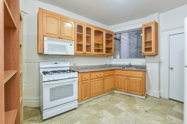 Building Photo - 1024 Bush St