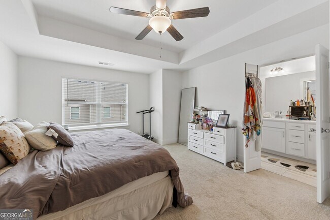 Building Photo - 5811 Calle Vis Dr