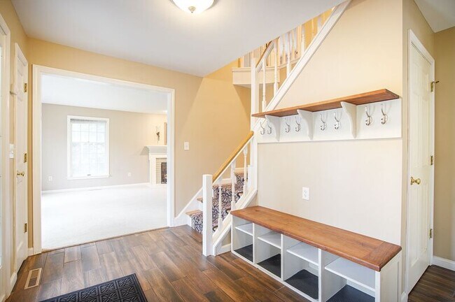 Building Photo - 14 Horseshoe Ln