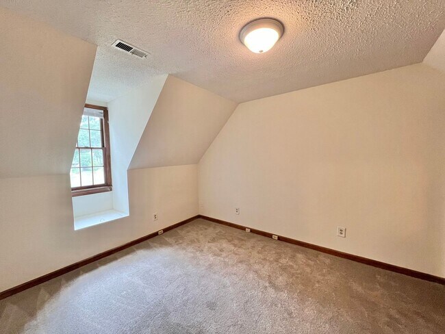 Building Photo - **OFFERING WAIVED APPLICATION FEES & $100 ...