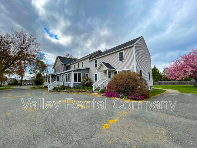 Building Photo - 132 Middle St