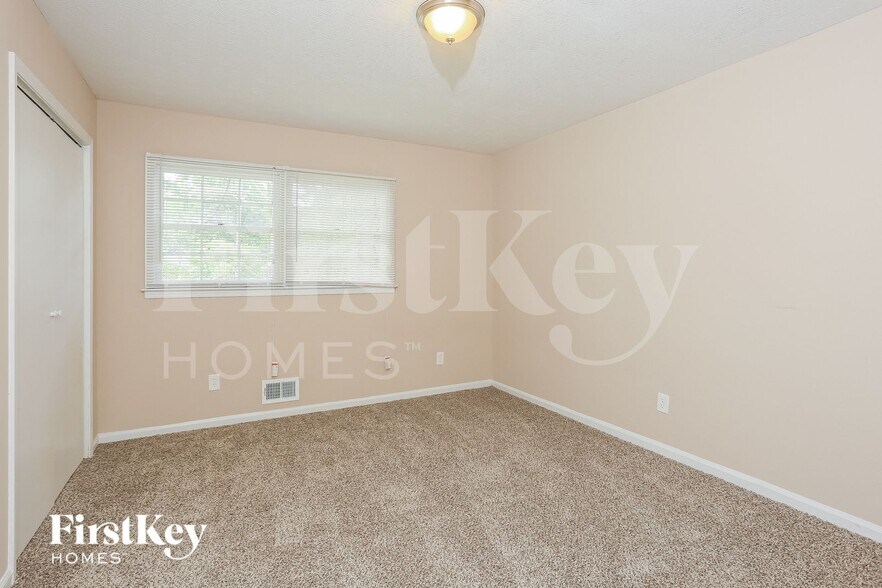 Building Photo - 1348 Yates Ave