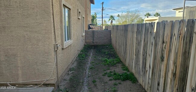 Building Photo - 1551 E Christy Dr