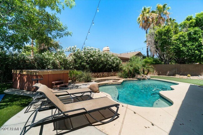 Building Photo - 5512 E Campo Bello Dr