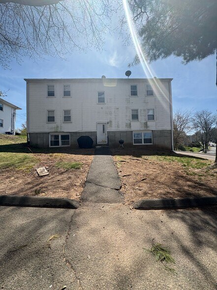 Building Photo - 220 Glen Haven Rd