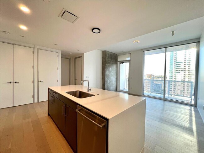 Building Photo - 301 West Ave