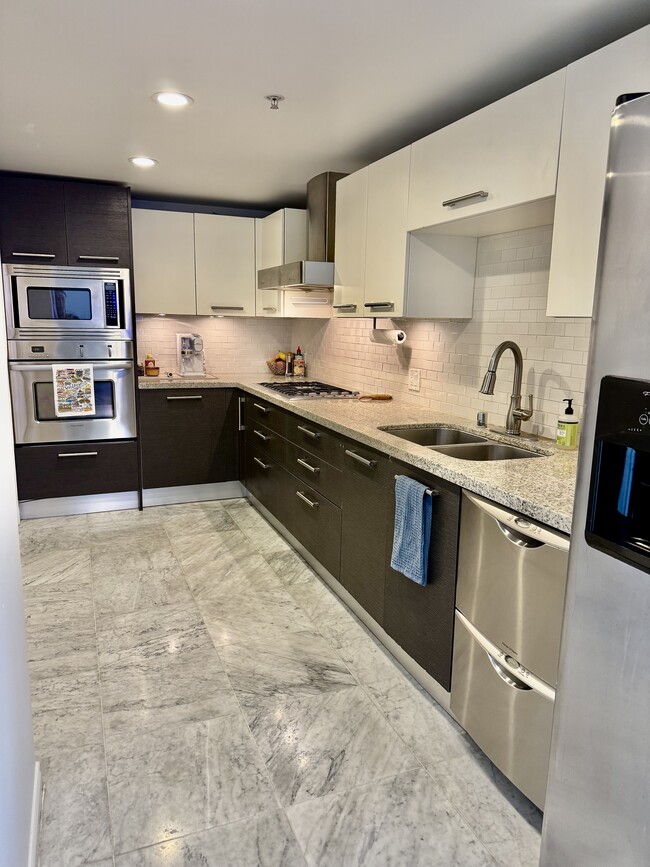 Building Photo - 1431 Pacific Hwy