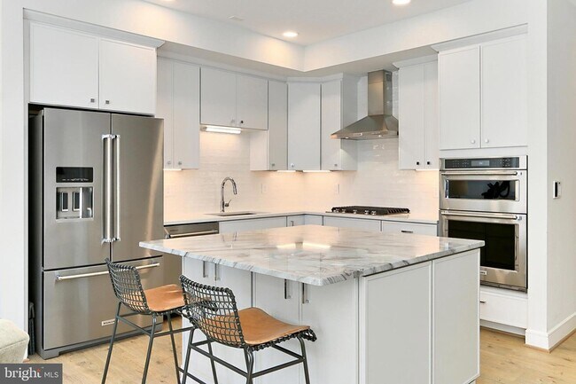 Building Photo - 635 Slaters Ln