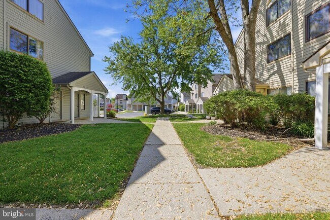 Building Photo - 1310 Roberts Way