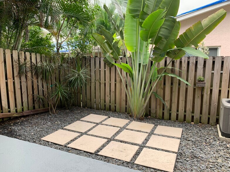 Rear Patio - 921 SE 13th St