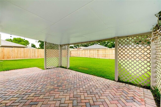 Building Photo - 12207 Meadowdale Dr