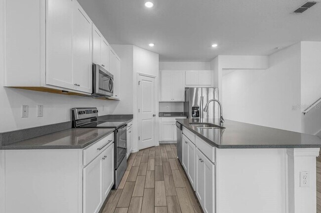 Building Photo - 13821 Kinsale St