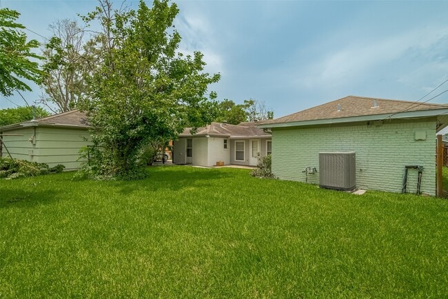 Building Photo - 4115 Mischire Dr
