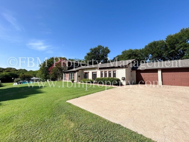 Building Photo - 654 S Falling Leaves Dr