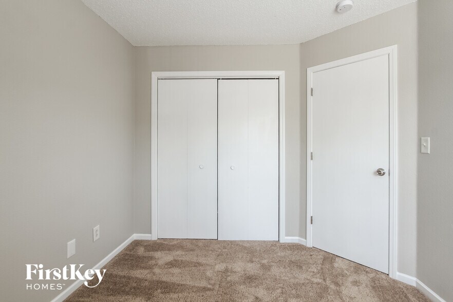 Building Photo - 9762 Trail Dr